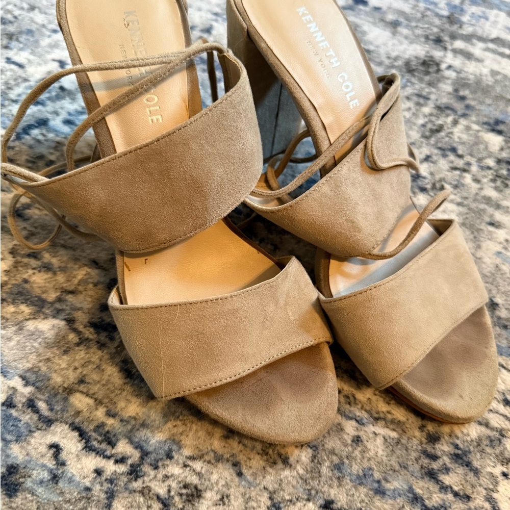 Suede grey heels - Picture 2 of 5